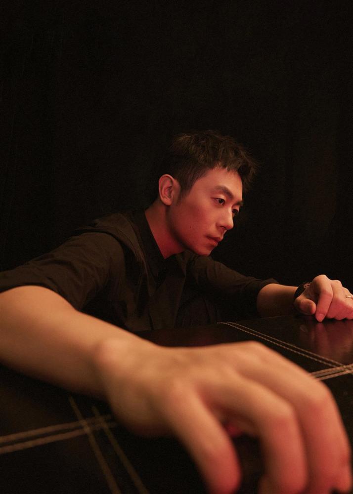 朱亚文近期的作品都是主旋律题材,除了《中国医生》,还有《悬崖之上