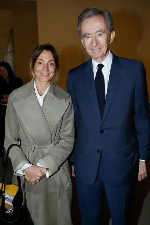 (bernard arnault)跟副总裁德尔菲娜·阿尔诺(delphine arnault)