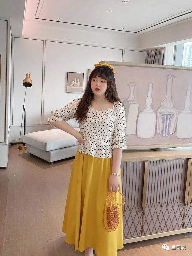 胖女孩关心的显瘦穿搭,135斤也能显90斤的即视感,时髦