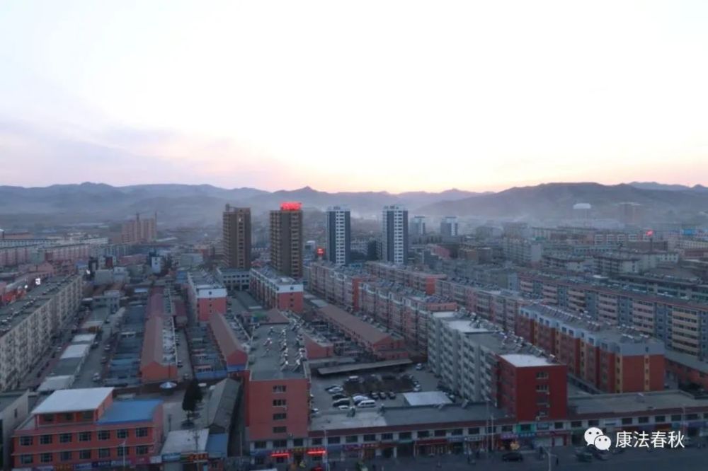 县相连,东与兴城,锦西和朝阳三县接壤,西与凌源县及河北省青龙县交界