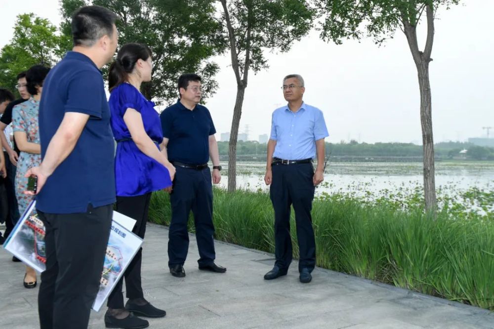 贾堤到东丽湖街道调研全面增强区域经济实力和发展活力