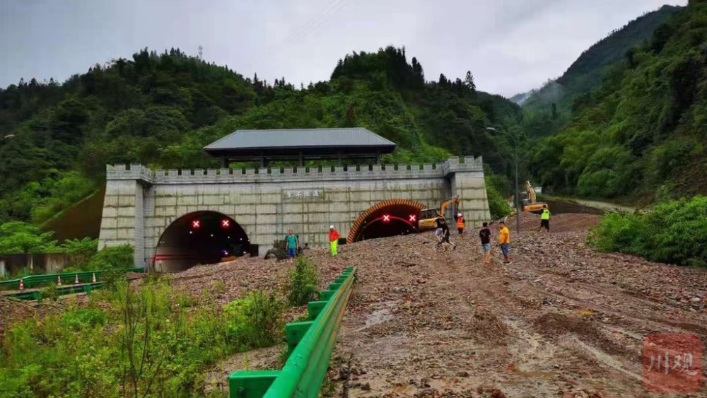 雅康高速天全紫石隧道断道