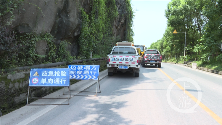 国道g348忠县段塌方致交通受阻 抢险部门正全力疏通