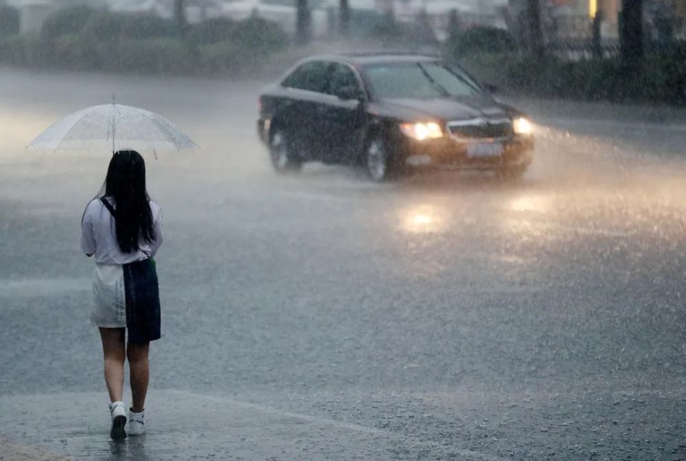 大暴雨 暴雨 雷阵雨,大范围降水马上到河北!气温或降至25℃