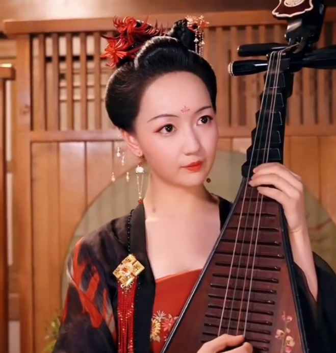 秦牛正威发文告别"董婉婉",古装生图成焦点,第一眼真没认出来