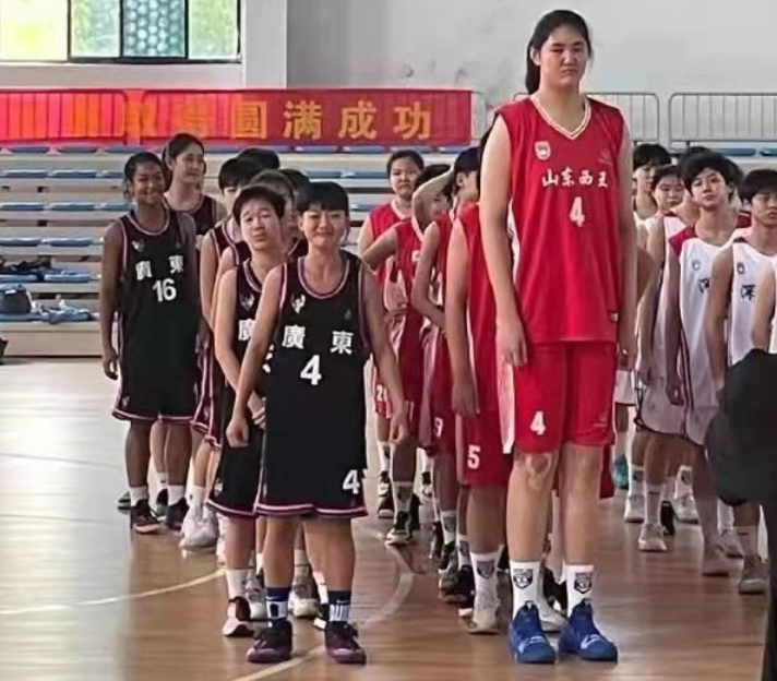 中国女篮天才身高超过姚明