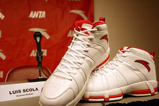 2021年了,斯科拉还在穿100元的安踏低端篮球鞋?
