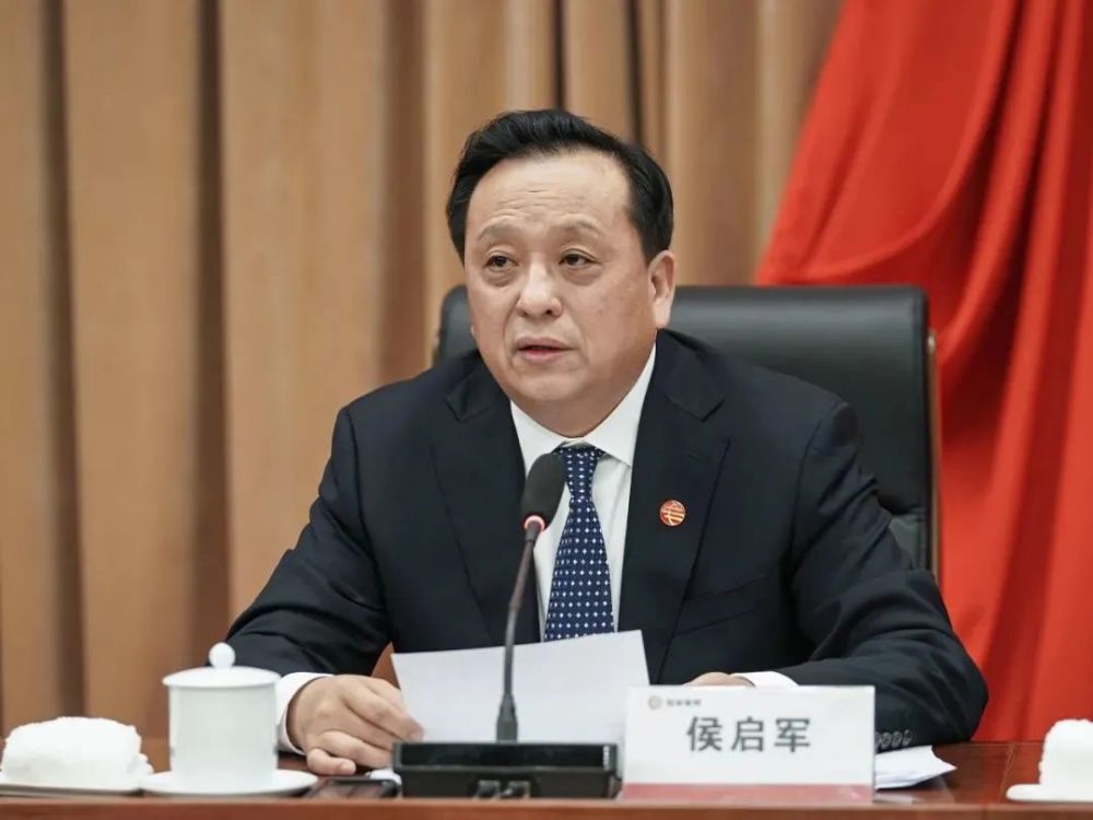 侯启军任中石油总经理