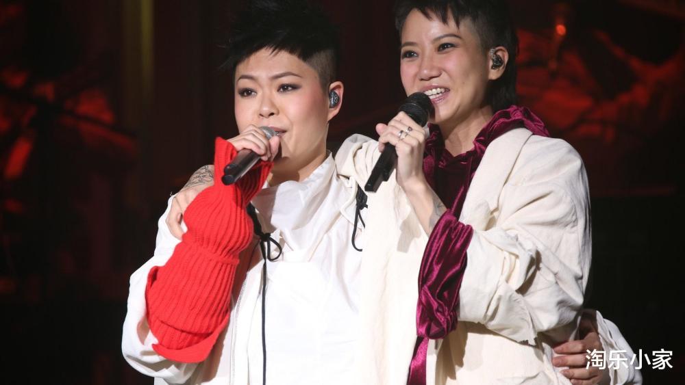 at17,成员包括卢凯彤(ellen)及林二汶(eman),卢凯彤于2018年逝世.