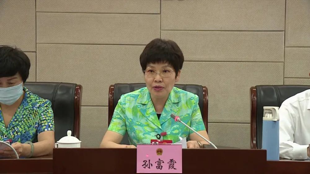 东丽区十七届人大常委会召开四十六次会议 任命贾堤为副区长 决定其为