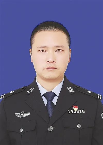 中共党员,西藏自治区拉萨市公安局江苏东路便民警务站四级警长