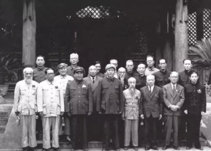 开国大典原定1950年举行,斯大林的一番建议,让典礼提前3个月