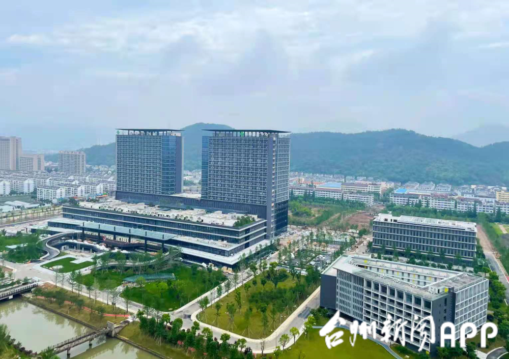 台州医院东院区是浙江省重点工程,位于 临海市东渡路与大洋路交汇处.