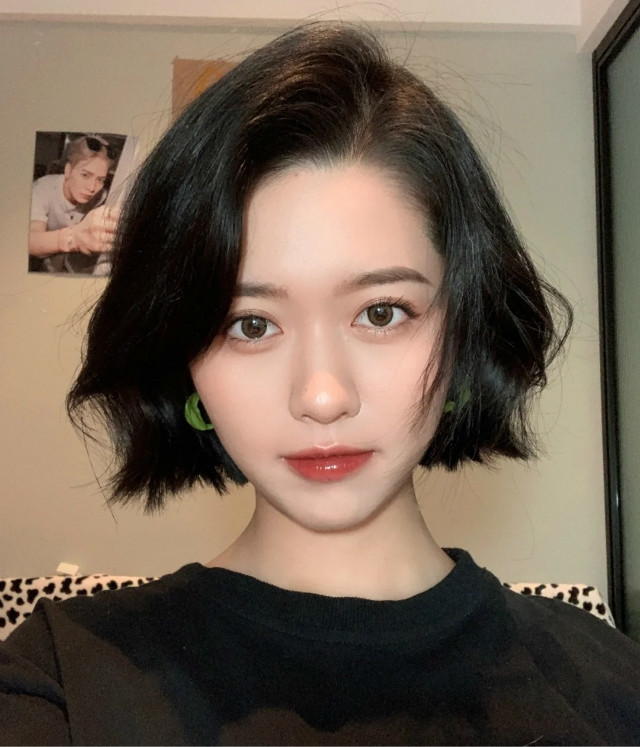 无论脸大不大,剪短发最好谨记"3不要"!看着显老,又不上档次