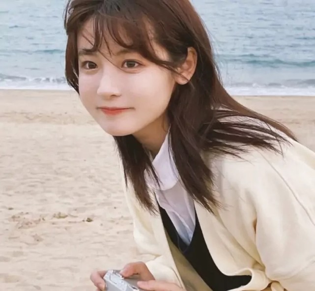 ins浅色系清爽女生头像