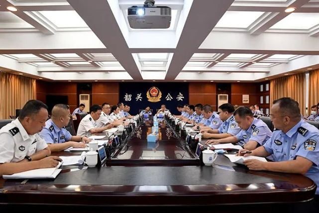 谢超武同志主持召开全市公安局长座谈会