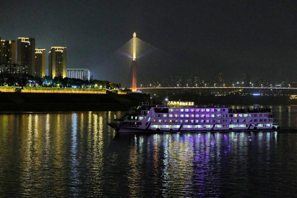 长江万州夜景赋【严建设】