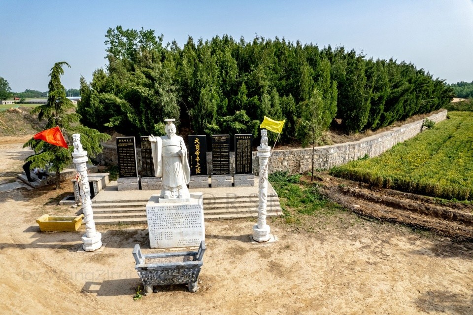 沉湎酒色,穷兵黩武,重刑厚敛,拒谏饰非,是与夏桀并称"桀纣"的典型暴君