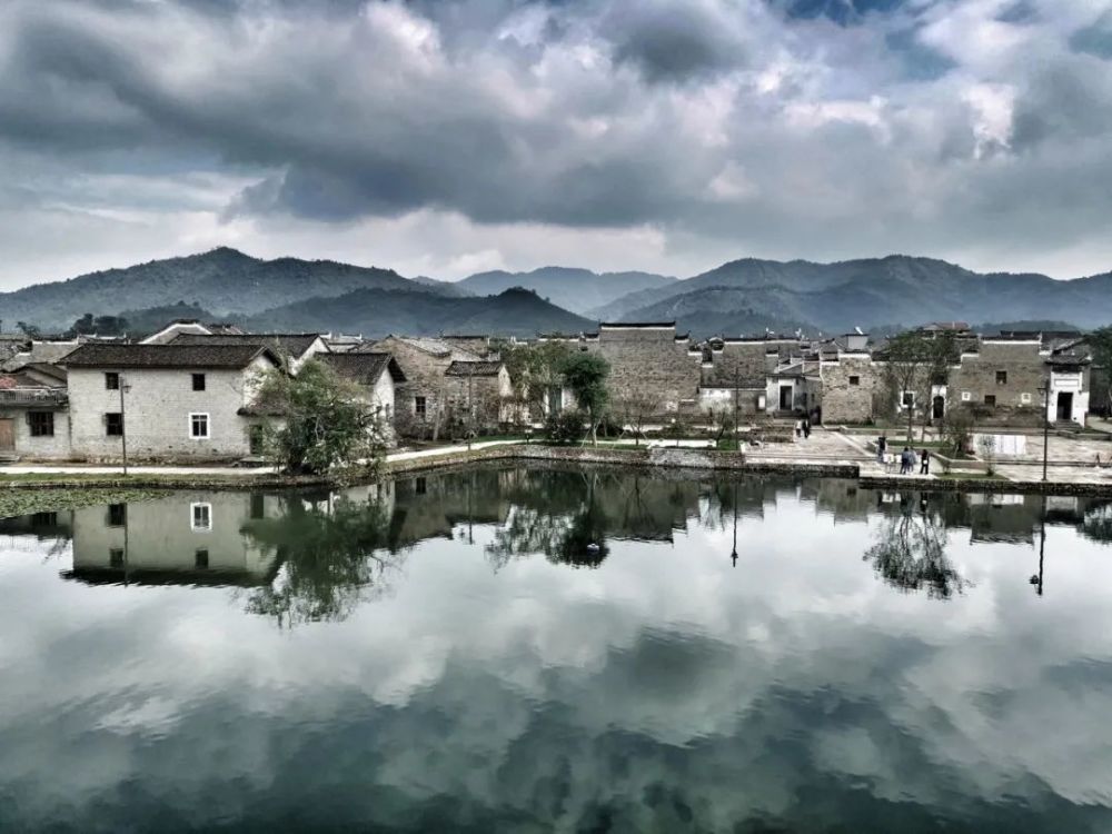 流坑古村 流坑村是坐落于乌江之畔的一个小村落,仅有3.
