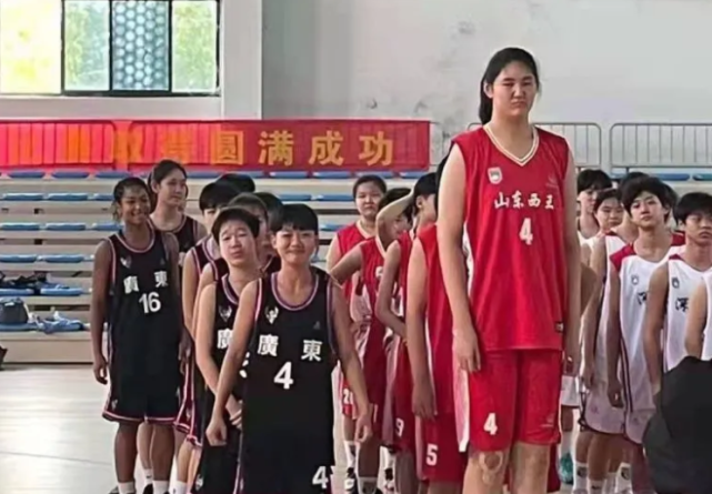 前女篮国手之女,14岁称霸全国青年联赛