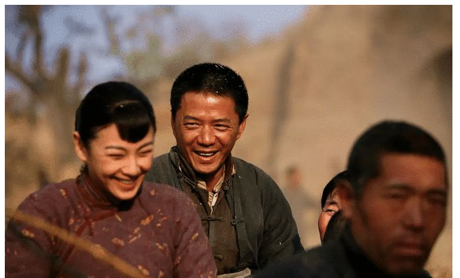 王全安筹拍《白鹿原》时,想找孙红雷演"黑娃"孙红雷随即伸出两手指