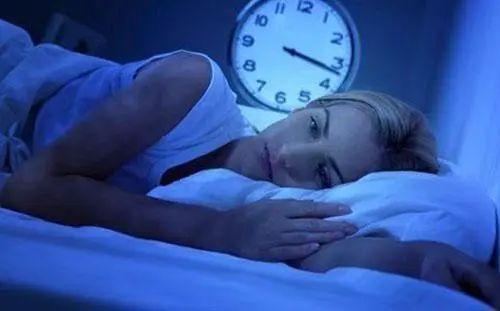 患神经衰弱时,不仅夜间睡眠更差,而且容易醒过来,而且醒来后又睡不着.