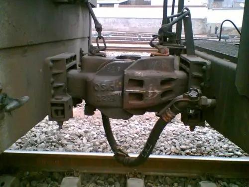 连接火车的重要部件,"詹氏车钩",为何能延续一百年