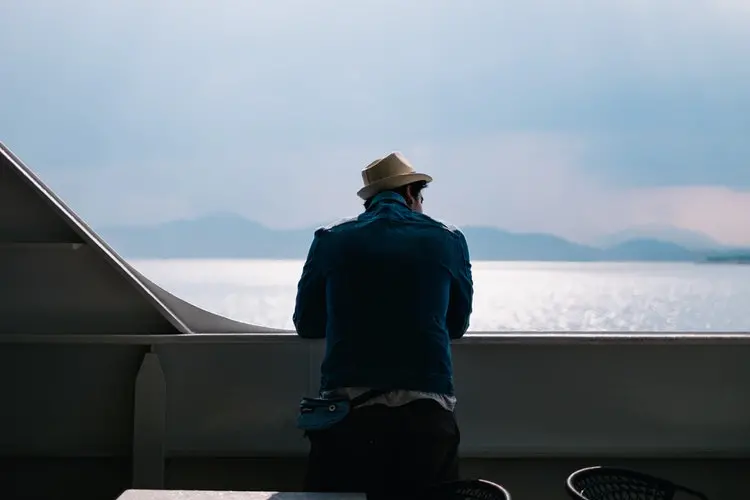 当男人沉默时,不外乎3种情形,女人要明白