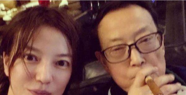 一家三口我最丑 网友晒父母年轻时的照片,高颜值惊艳了时光