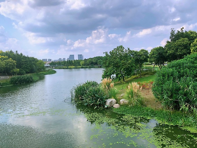 生活配套方面:雪浪公园,尚贤河湿地公园,巡塘古镇,无锡雪浪山风景区.