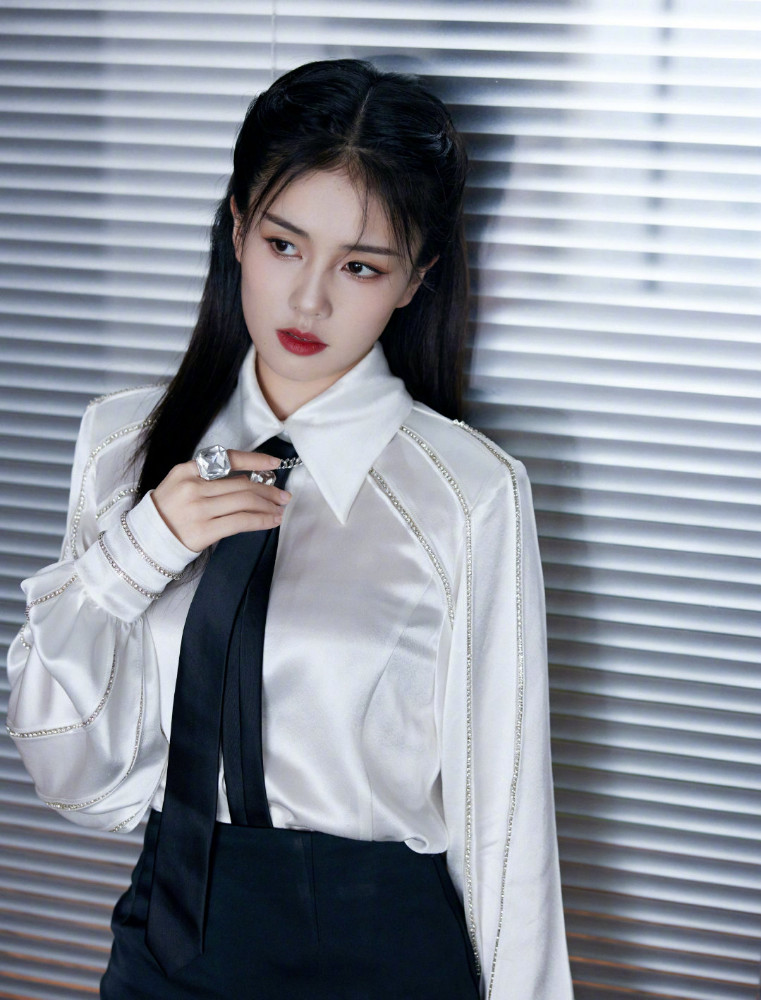 白鹿——哈哈大笑没包袱的邻家女孩