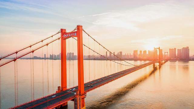 武汉交通:鹦鹉洲长江大桥将进行桥梁动力测试试验,期间注意绕行