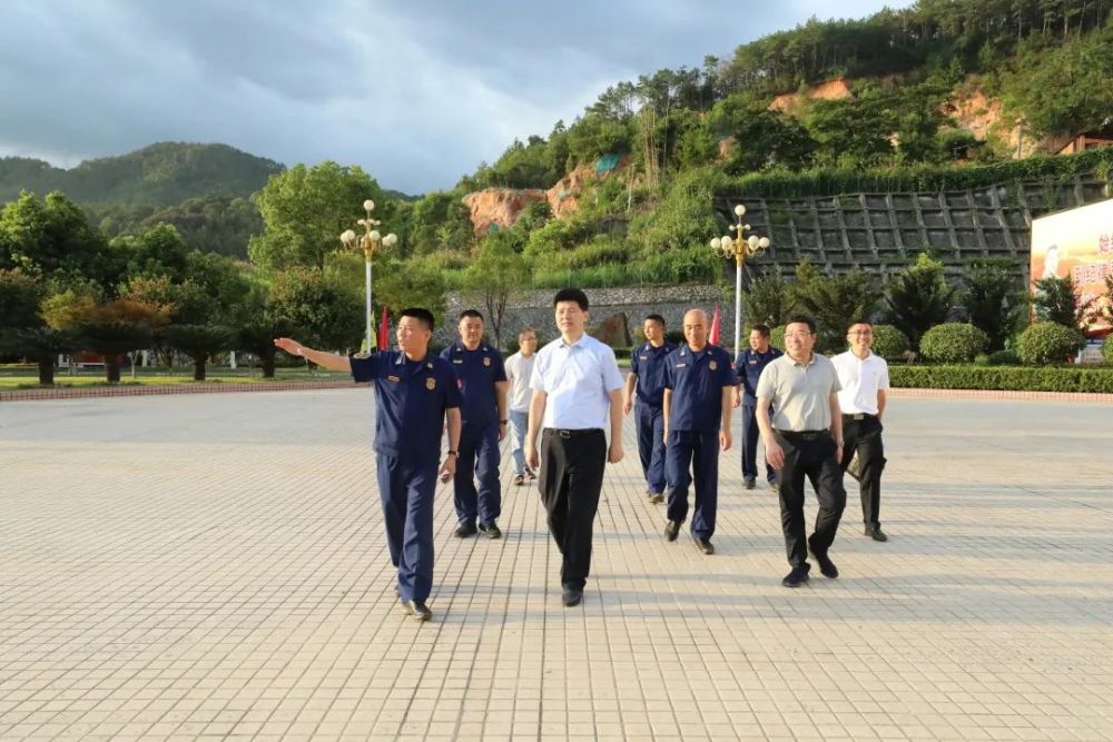 南平市委常委副市长张朝阳深入南平市森林消防支队走访慰问