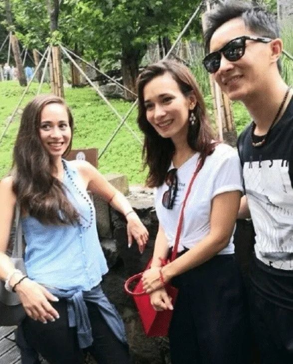 韩庚混血老婆罕晒素颜照,卢靖姗运动后满头大汗,穿吊带显惊人事业线