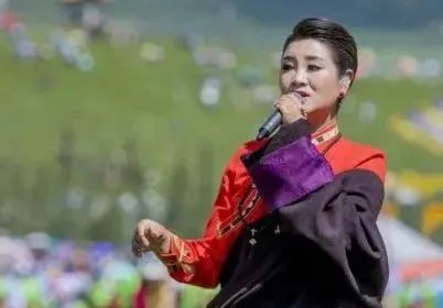 传唱全国的降央卓玛,一夜之间销声匿迹,发生了什么?