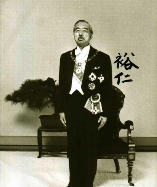 麦克阿瑟问裕仁天皇:日本战败你为何不切腹谢罪?他说4