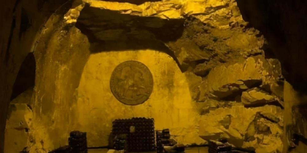 古代总有人冻死街头,他们为何不挖地窖来避寒?网友:宁愿选前者
