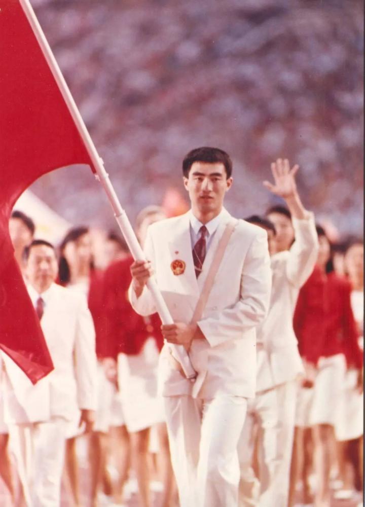 中国奥运会历任旗手-大多是篮球运动员