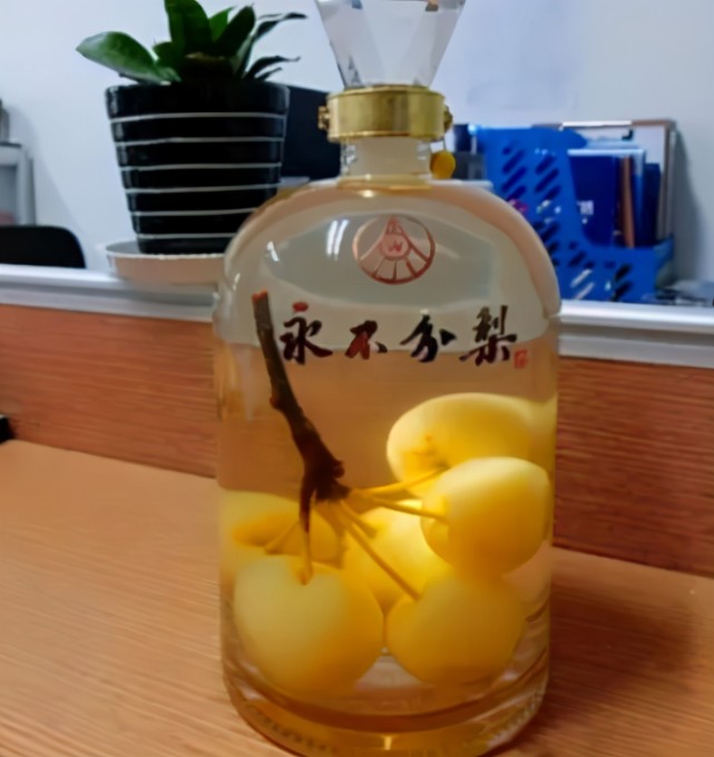 五粮液"永不分梨"酒,瓶内那么大的鸭梨!到底是怎么进去的?