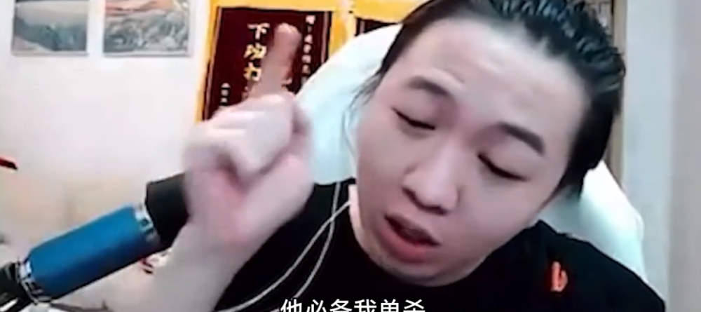 王者荣耀:德华深夜五排,公孙离狂死15次竟然还赢了,他的队友快累死!