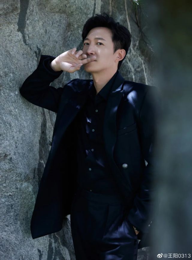 靠一张臭脸成为娱乐圈顶级