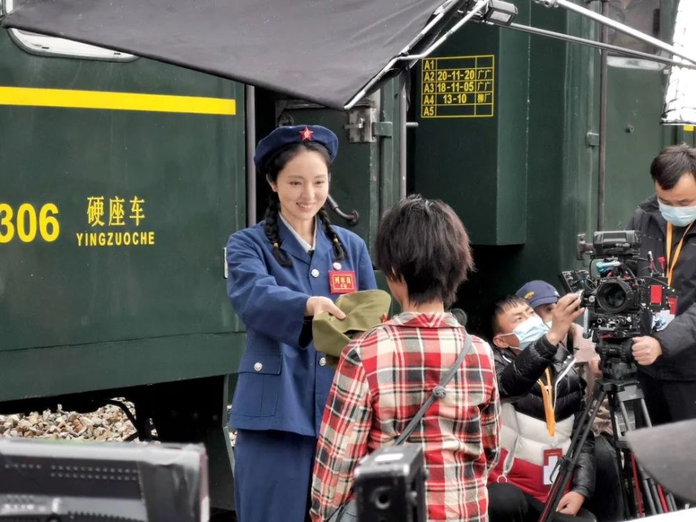 《绿皮车》温情开播,幕后花絮全新放送