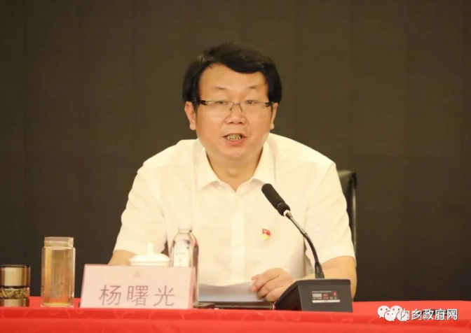 组织员齐红庆出席会议并宣布任免决定:吕志刚任中共南阳市卧龙区委