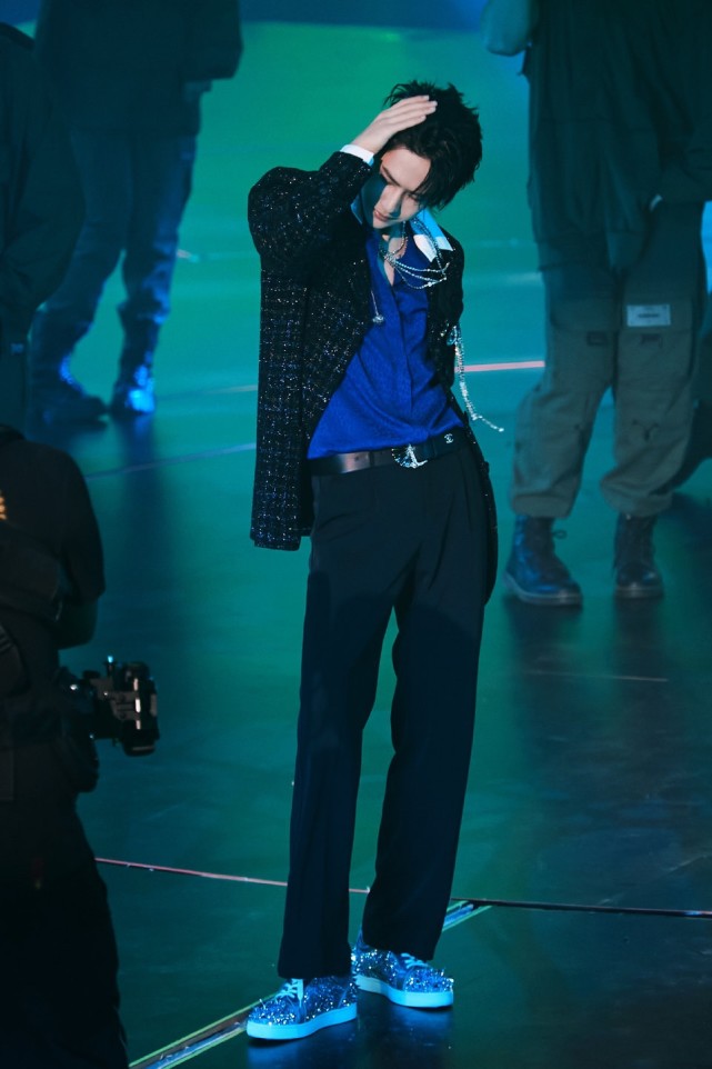 王一博绿海撑起乐华演唱会!仅出场四分钟曝光量16亿