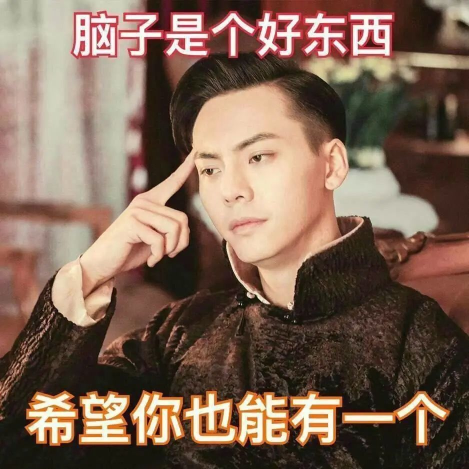 在卫国戍边英雄墓碑前摆拍脑子呢