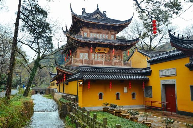 这里据说是全国最灵验的寺庙,来杭州一定要体验一下