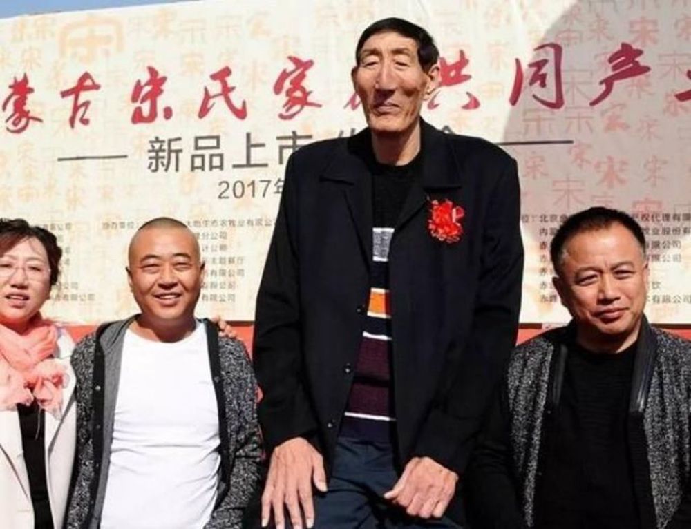 36米高的鲍喜顺的奇异人生