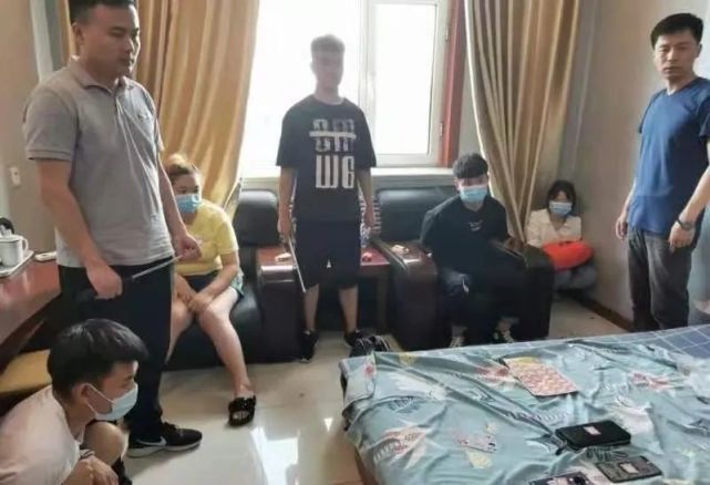 防诈骗提醒 不轻信 不要轻信来历不明的电话和手机短信,不管不法分子