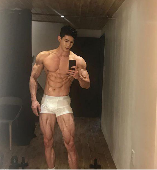 韩国欧巴健身逆袭肌肉男,6块腹肌尤为吸睛,却被网友吐槽恶心