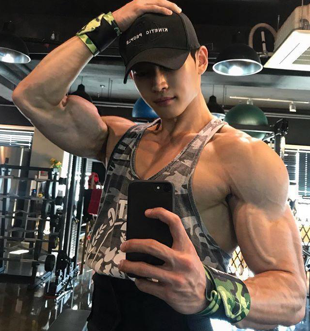 韩国欧巴健身逆袭肌肉男,6块腹肌尤为吸睛,却被网友